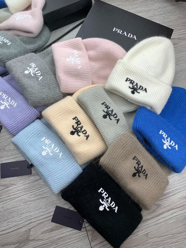 BEANIE HAT IN BLACK WOOL 108753