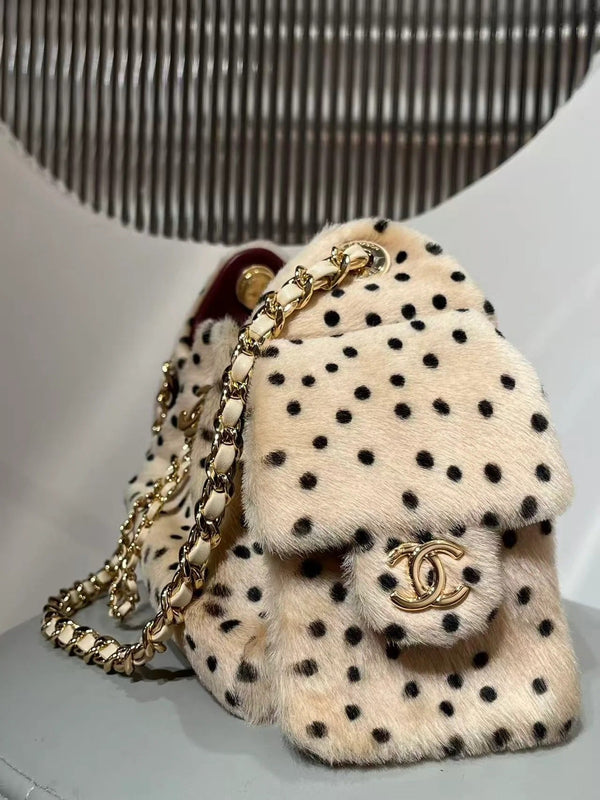 CC 2026 Hobo Bag 22cm Beige Black Plush Leather