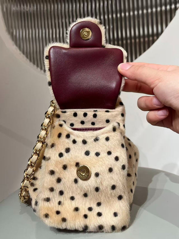 CC 2026 Hobo Bag 22cm Beige Black Plush Leather
