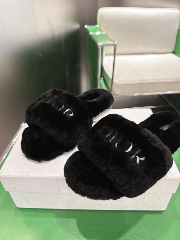 CD 26s Slippers Black Fur 999418