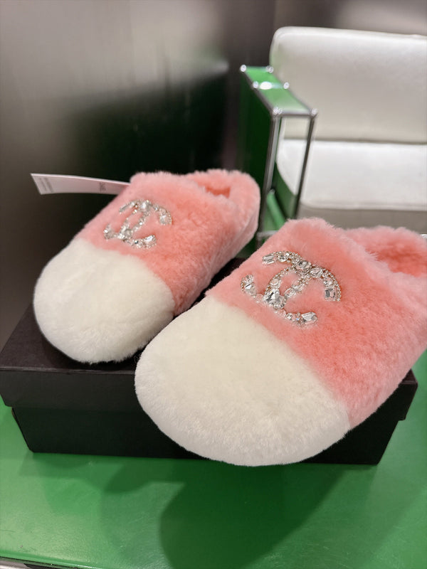 CC 26s Slippers White Pink Fur 999409
