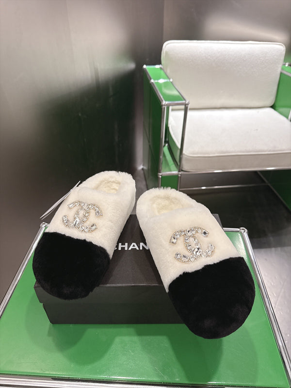 CC 26s Slippers Black White Fur 999411