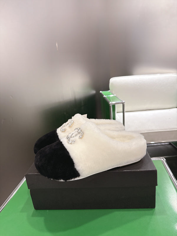 CC 26s Slippers Black White Fur 999411
