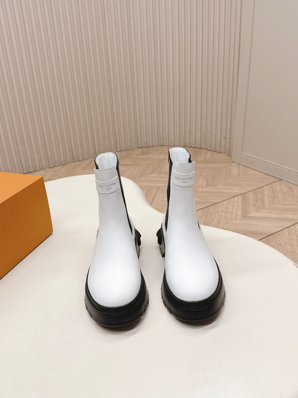 LV 2026 Martin Boot White Black Calfskin 595455