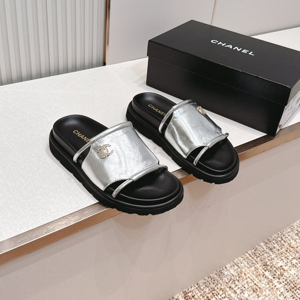 CC Flat Slip-on Sandals Sliver Glossy Leather 798340