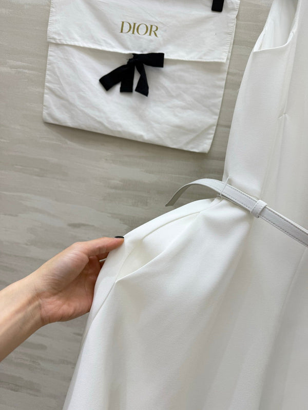 CD 26s Mid-Length Flared Dress Belt White Wool and Silk Shantung 414141