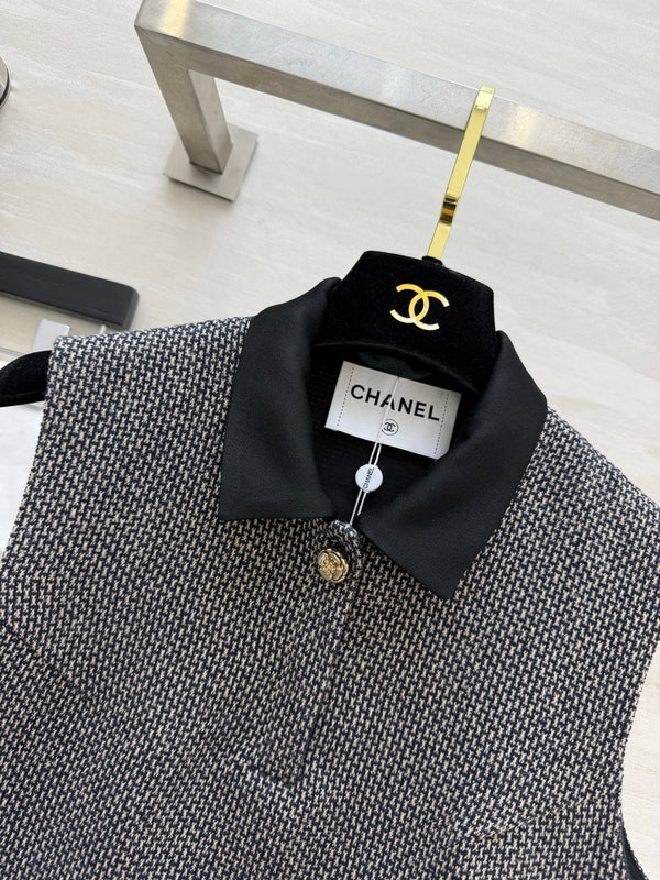 CC 26S Tweed Sleeveless Polo Top 428169