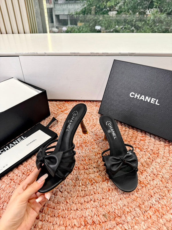 CC 26s Bow Heels Sandals Black Sheepskin 703671