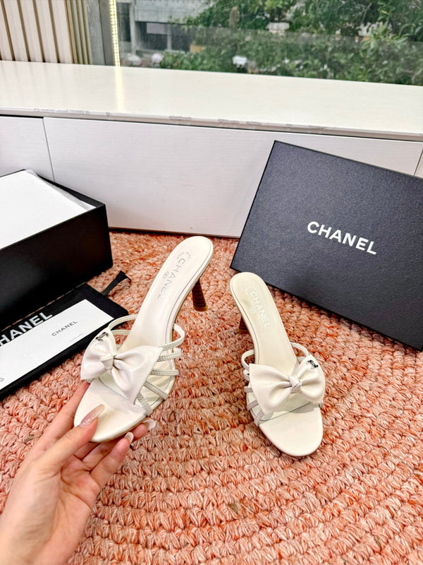 CC 26s Bow Heels Sandals White Sheepskin 703670