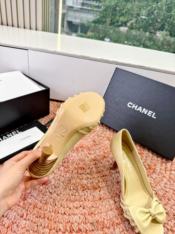 CC 26s Bow Heels Sandals Beige Sheepskin 703678