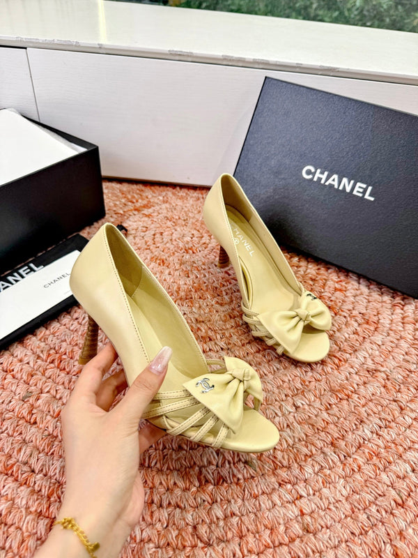 CC 26s Bow Heels Sandals Beige Sheepskin 703678