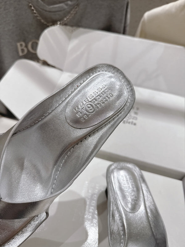 MM High-Heeled Flip-Flops Sliver Cowhide 896511