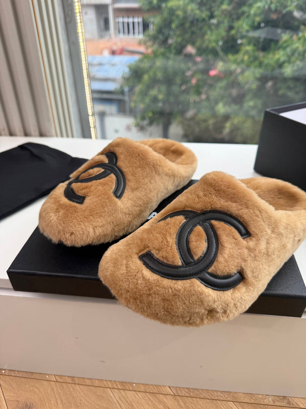 CC 26s Mules Beige Shearling 9675442