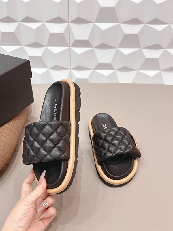 CC 26s Sandals Buckle Black Quilted Leather 613271