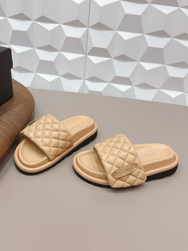 CC 26s Sandals Buckle Beige Quilted Leather 613274