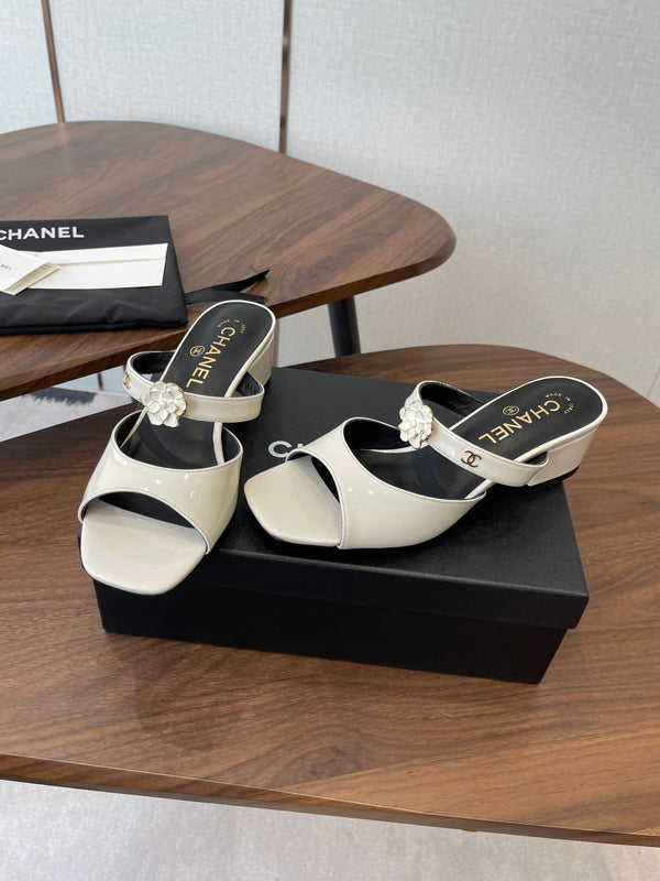 CC 26s Camellia Sandals 4.5cm White Patent Leather 624229