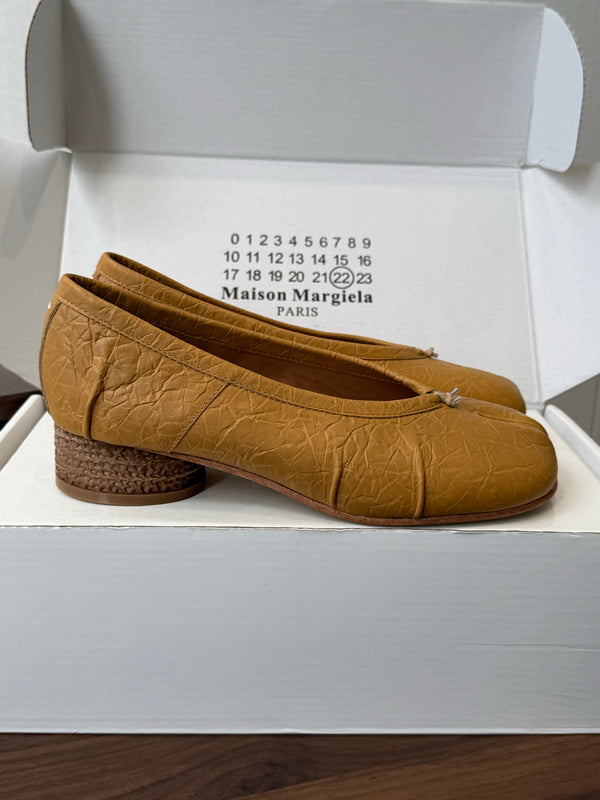 MM Split Toe Low Heel 3cm Tan Textured Leather 890032