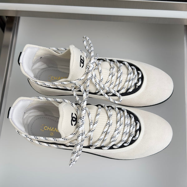 CC 26s Métiers d’art 2026 Sneakers White Suede Fibers 869409