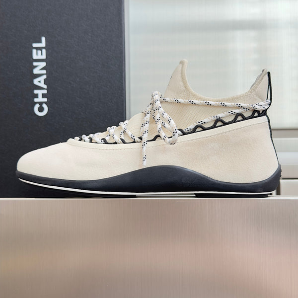 CC 26s Métiers d’art 2026 Sneakers White Suede Fibers 869409