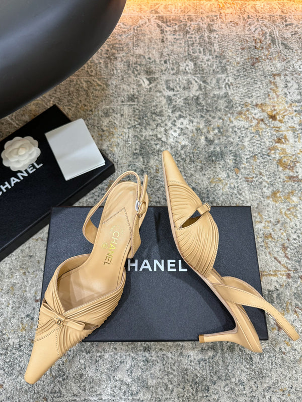 CC 26 šš¾ Pointed Toe Back Strap Slingback 6.5cm Beige Sheepskin 892577
