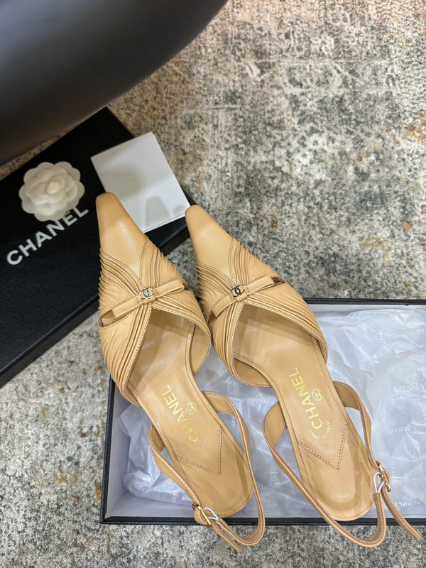 CC 26 šš¾ Pointed Toe Back Strap Slingback 6.5cm Beige Sheepskin 892577