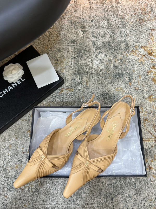 CC 26 šš¾ Pointed Toe Back Strap Slingback 6.5cm Beige Sheepskin 892577