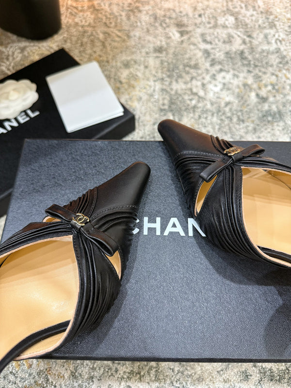 CC 26 𝑭𝑾 Pointed Toe Back Strap Slingback 6.5cm Black Sheepskin 892578