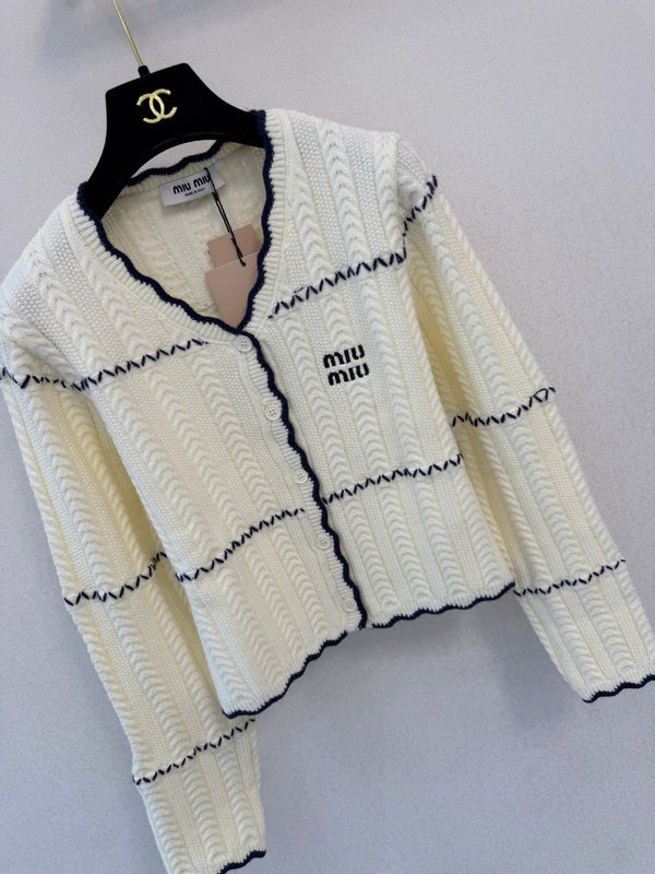 Miu 26s V-Neck Long-Sleeved Cardigan Wool 423101