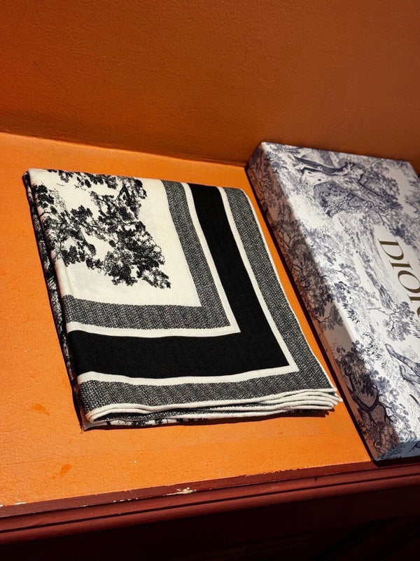 CD 26s Scarf 140cm Silk & Cashmere 300235