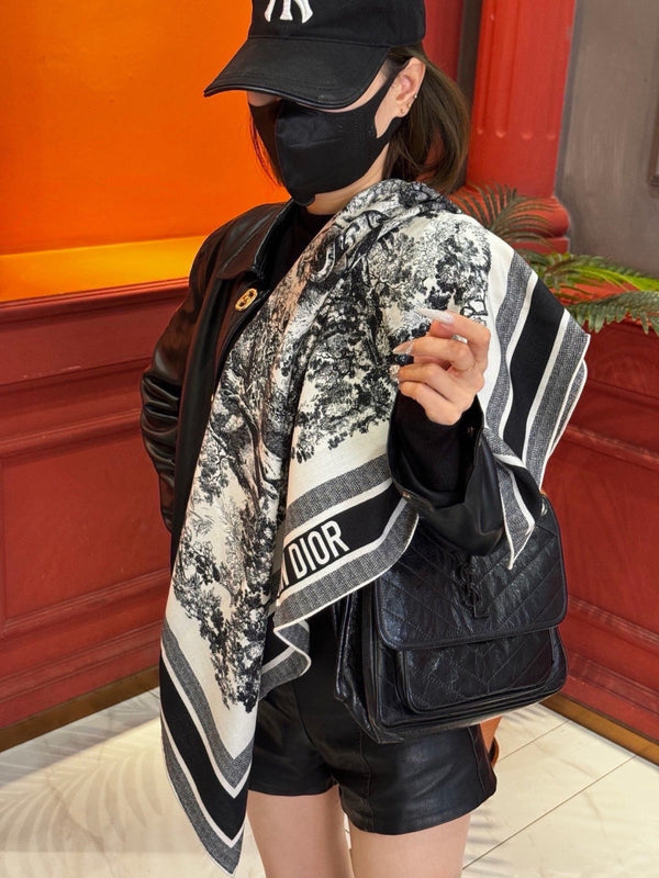 CD 26s Scarf 140cm Silk & Cashmere 300235