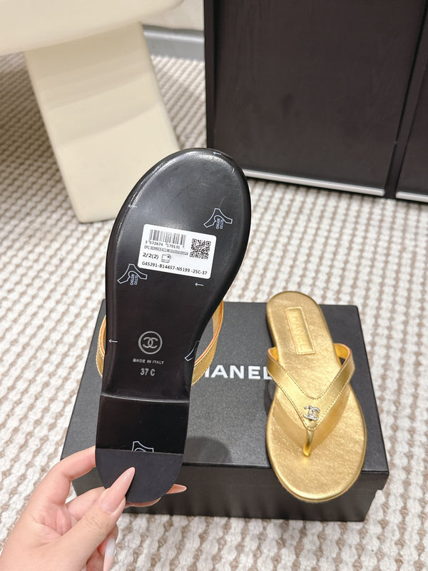 CC 26ss Flip-Flops Gold Metalic Sheepskin 653600