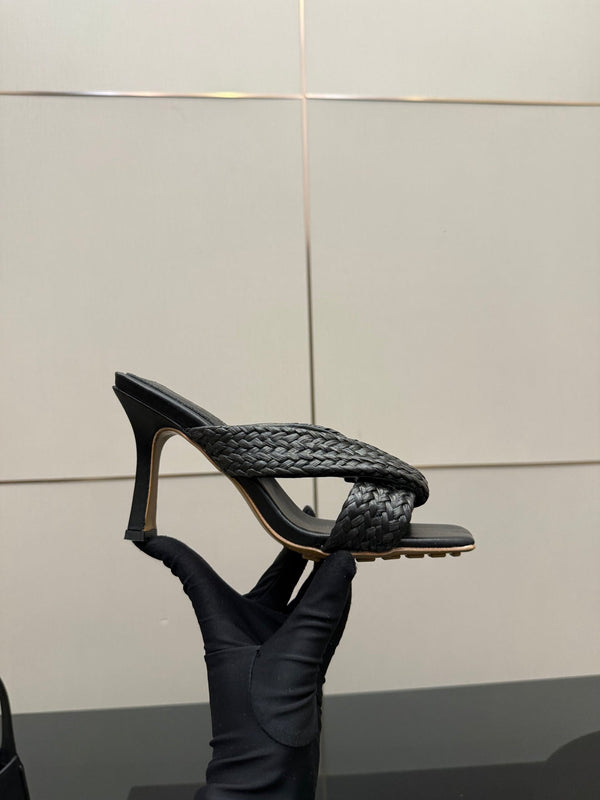BV 26s Heeled Sandals 9.5cm Black Calfskin Raffia