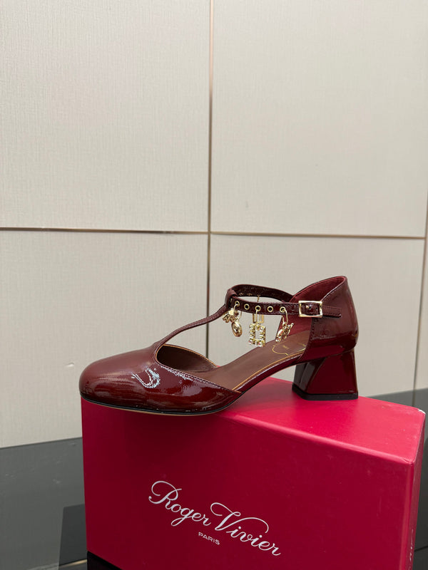 RV 26WF New T-Strap Rhinestone Strap Sandals 4.5 Burgundy Patent Leather 629890