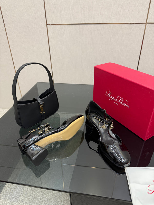RV 26WF New T-Strap Rhinestone Strap Sandals 4.5 Black Patent Leather 629892