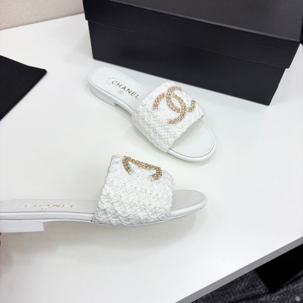 CC 25 Doubble Chain Embroidered Slippers White Fabric And Sheepskin 352492