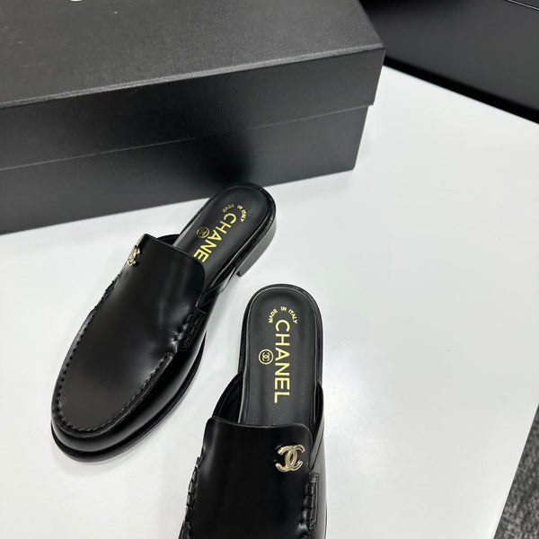 CC SS 2026 Pre Loafer Sandal Black Calfskin 630477