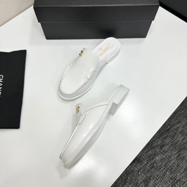CC SS 2026 Pre Loafer Sandal White Calfskin 630478
