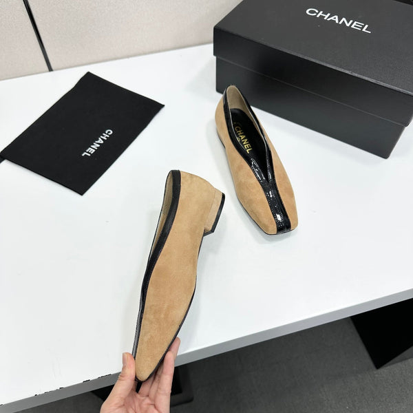 CC 26s Ballet Flats Beige Suede 743134