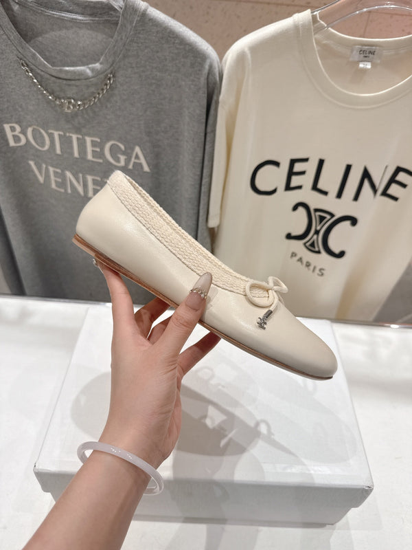 CL 26s Ballet Flats In Cream Calfskin With Bow