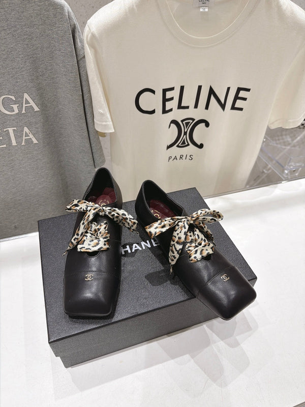 CC 26s Square-Toe Lace-Up Shoes with Leopard Print Scarf Black Leather 946033