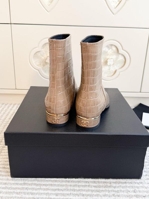 CC 26s Croc Embossed Ankle Boots Beige Patent Leather 122041
