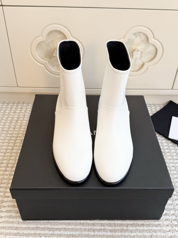 CC 26s Ankle Boots White Leather 122043