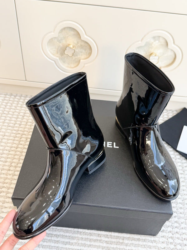 CC 26s Ankle Boots Black Patent Leather 122044