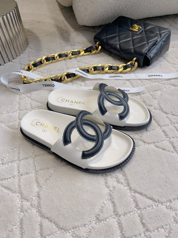 CC Logo Slide White Lambskin 723799