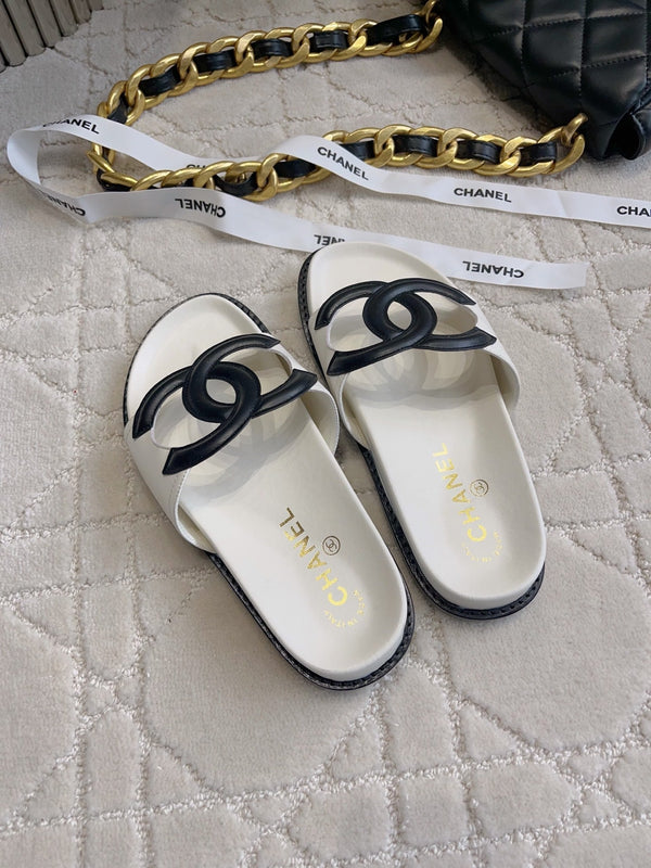 CC Logo Slide White Lambskin 723799