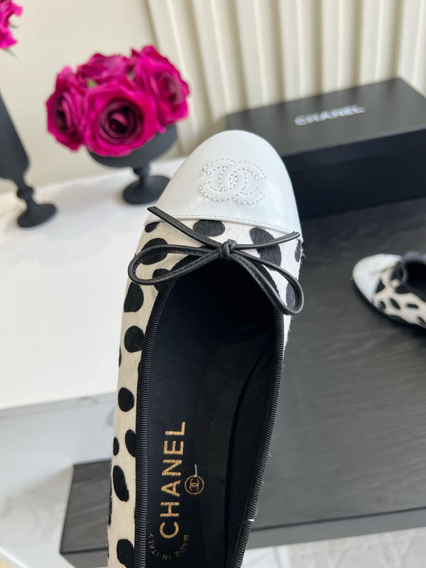 CC 26s Ballet Flat Black White Horsehair 850771