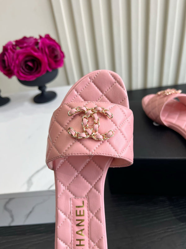 CC 26s Flat Sandals Light Pink Quited Leather 906218