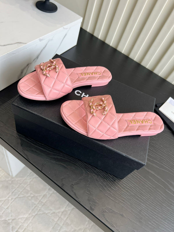 CC 26s Flat Sandals Light Pink Quited Leather 906218