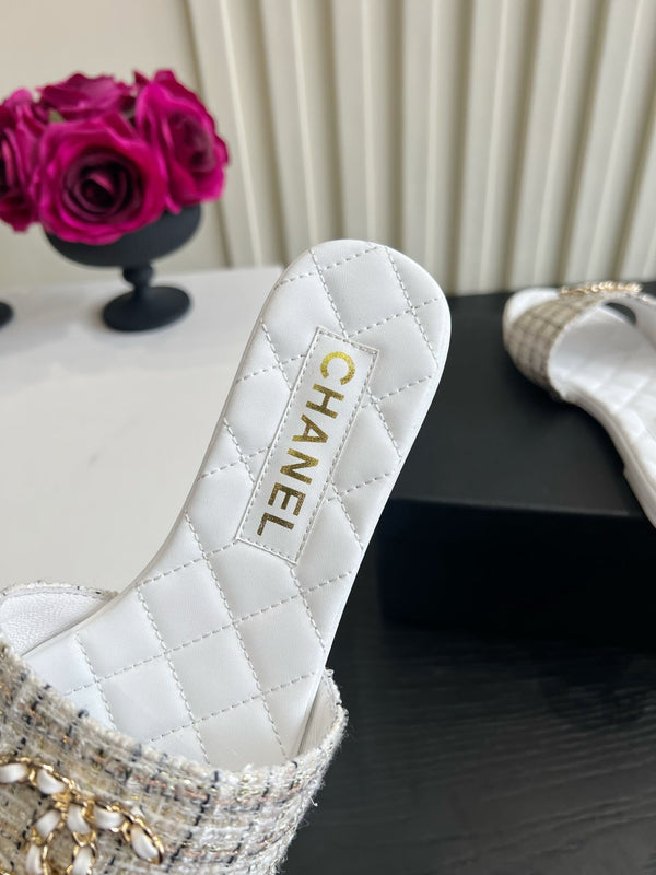 CC 26s Flat Sandals White Cream Quited Leather 906224