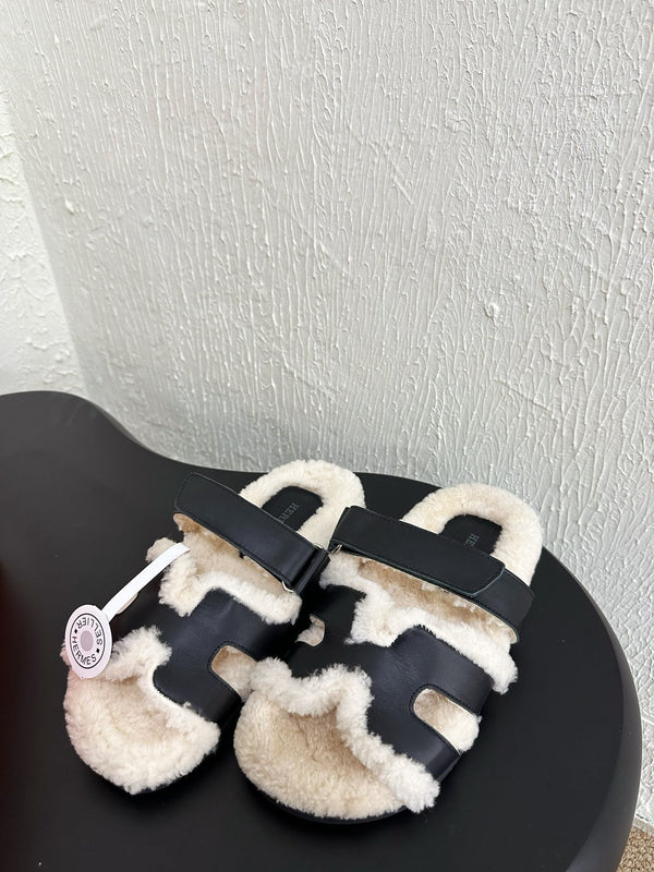 HM Chypre Sandal In Black White Lambskin And Fleece Lining 961138